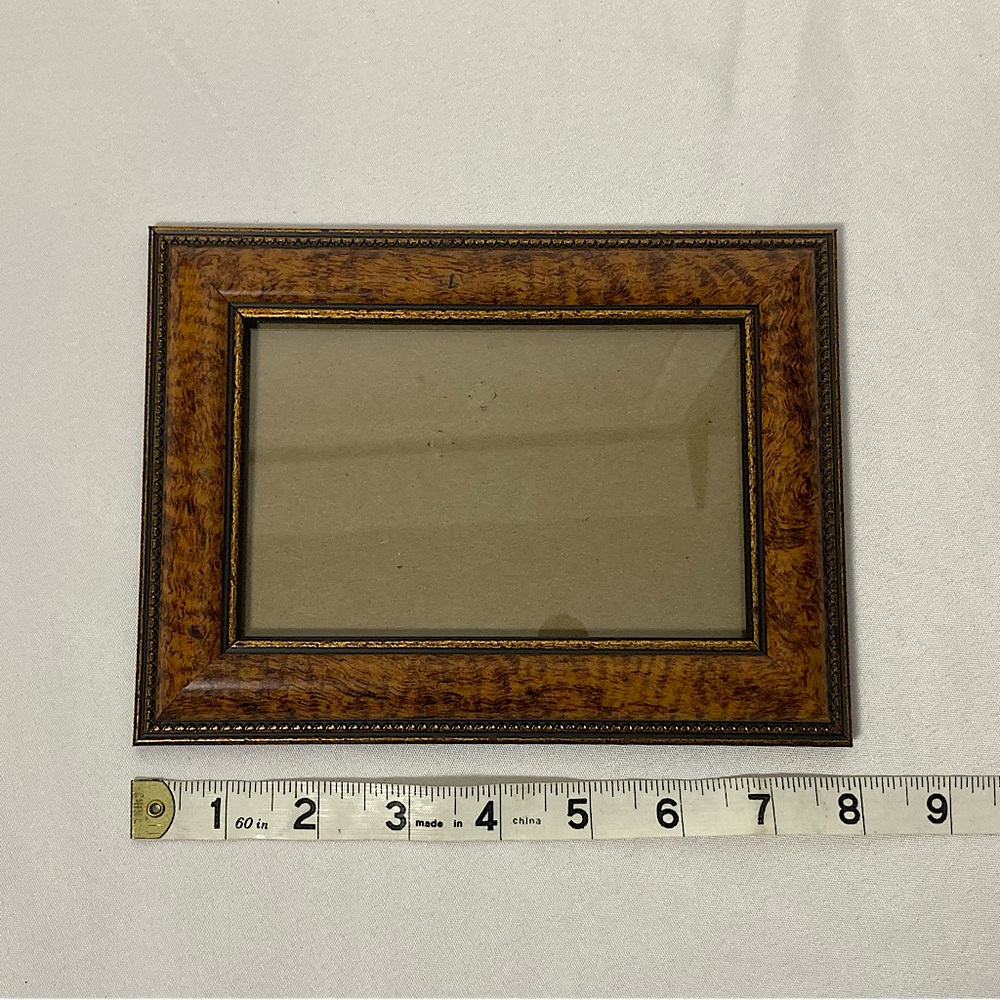 ⭐️ 4 x 6 Plastic Picture Frame Brown With Gold Trim Easel Back - Picture 5 of 6